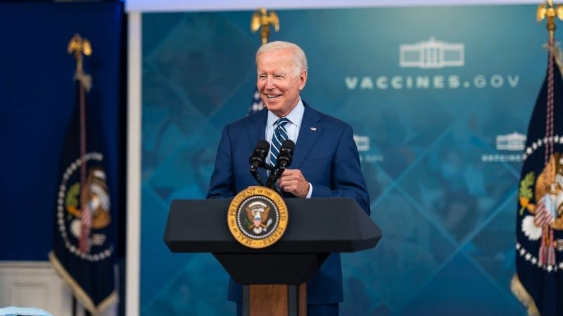 «Es para protegerlos», pide Biden al arrancar vacunación contra covid-19 de niños de 5 a 11 años