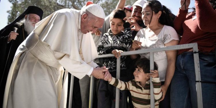 Visita del Papa a Grecia y la decepción y disgusto por ataques a católicos y templarios