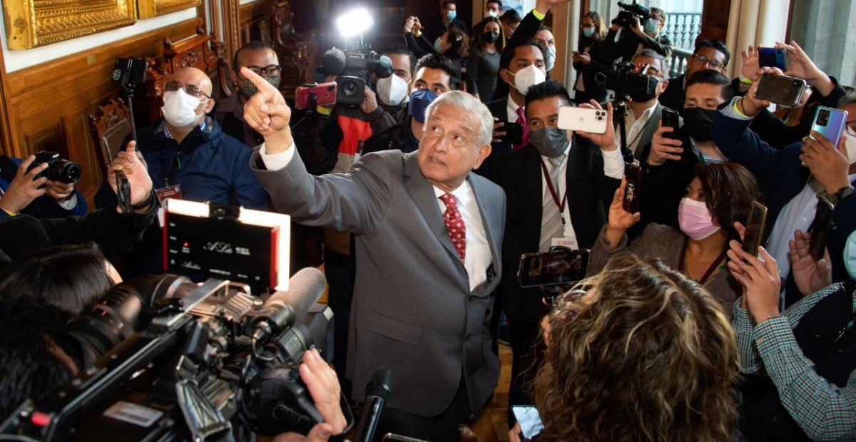 “Ya no puedo más, cierro mi ciclo y me retiro”, dice AMLO a reporteros desde Palacio Nacional