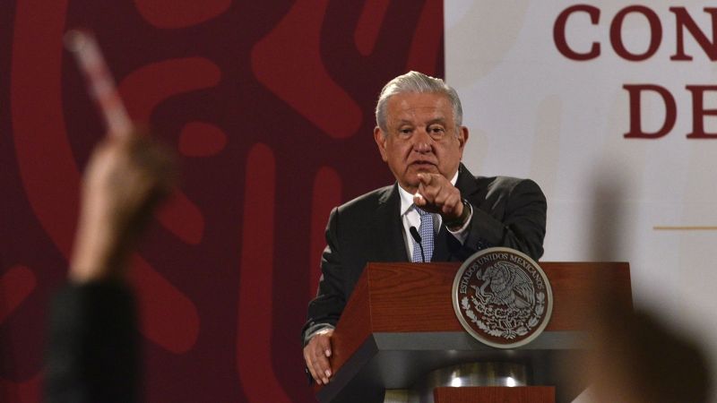 AMLO pide a Carlos Loret, Jorge Ramos y León Krauze que den a conocer sus «sueldos desproporcionados»