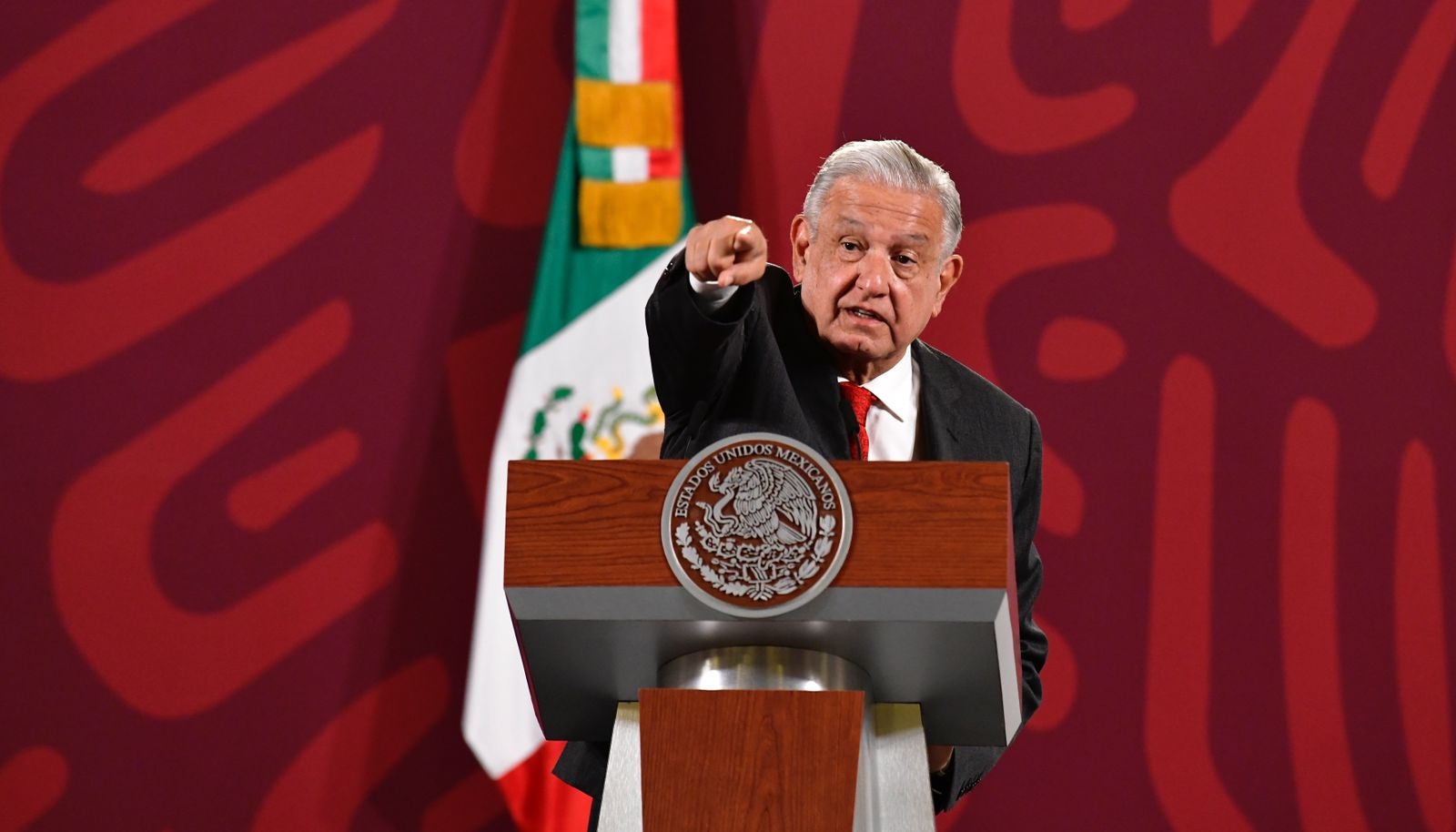 AMLO califica como “seudoambientalistas” y “fifís” a actores y músicos que están contra el Tren Maya